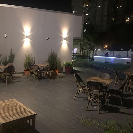Avia Hotel & Resort Yehud-Monosson Buitenkant foto