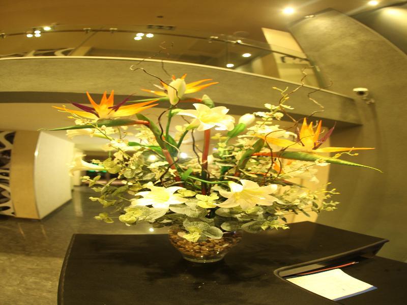 Avia Hotel & Resort Yehud-Monosson Buitenkant foto