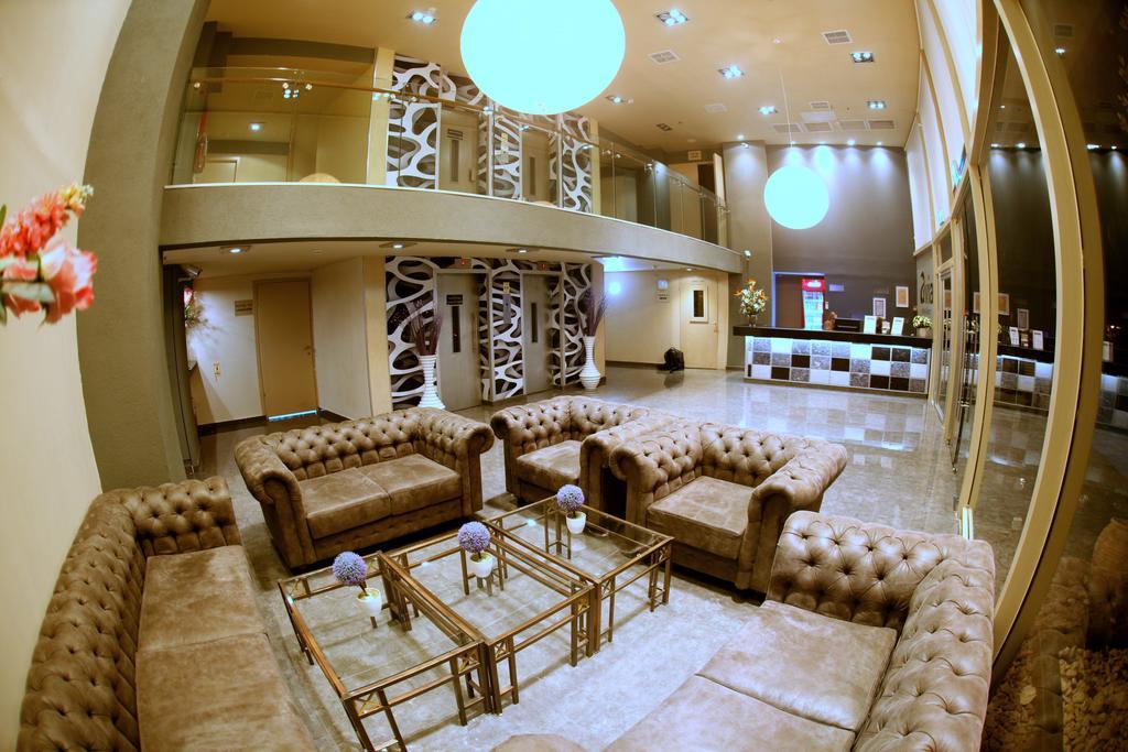 Avia Hotel & Resort Yehud-Monosson Buitenkant foto
