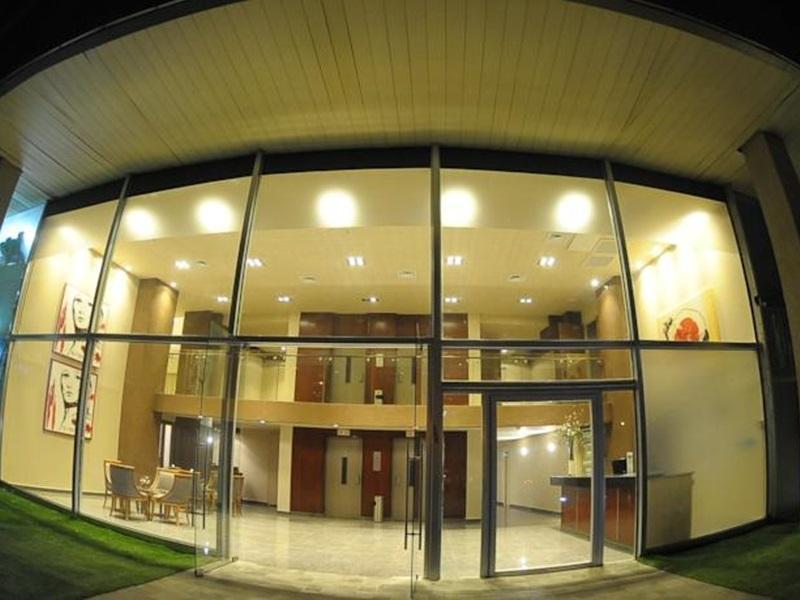 Avia Hotel & Resort Yehud-Monosson Buitenkant foto