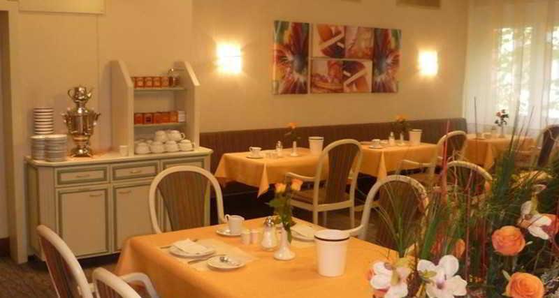 Avia Hotel & Resort Yehud-Monosson Buitenkant foto