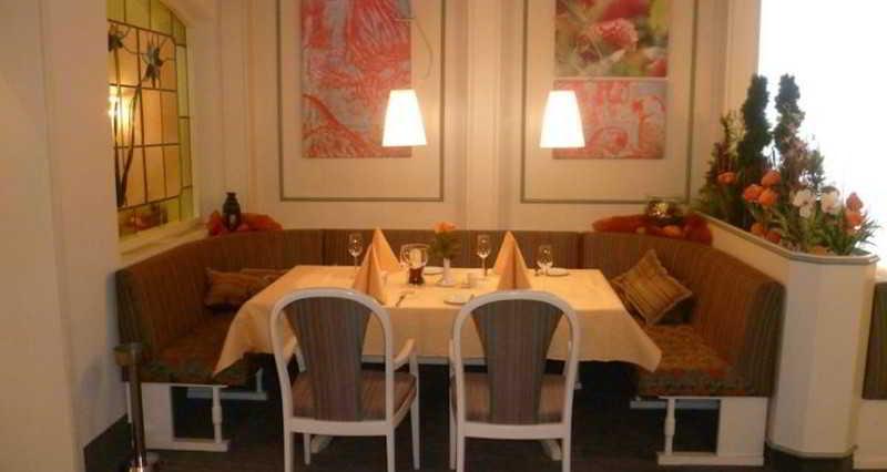 Avia Hotel & Resort Yehud-Monosson Buitenkant foto