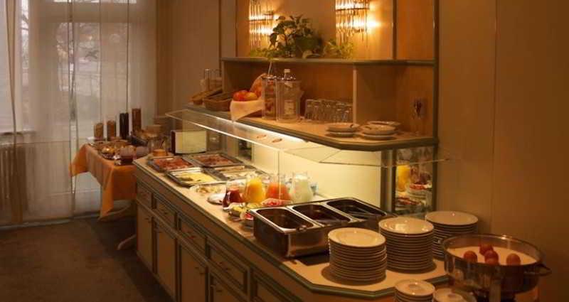 Avia Hotel & Resort Yehud-Monosson Buitenkant foto