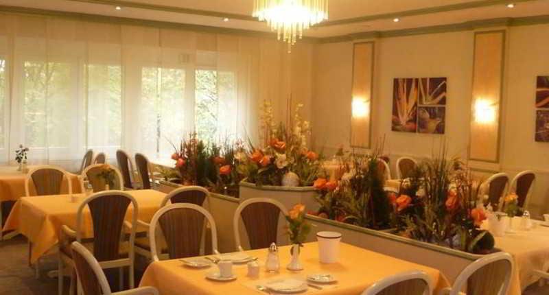 Avia Hotel & Resort Yehud-Monosson Buitenkant foto