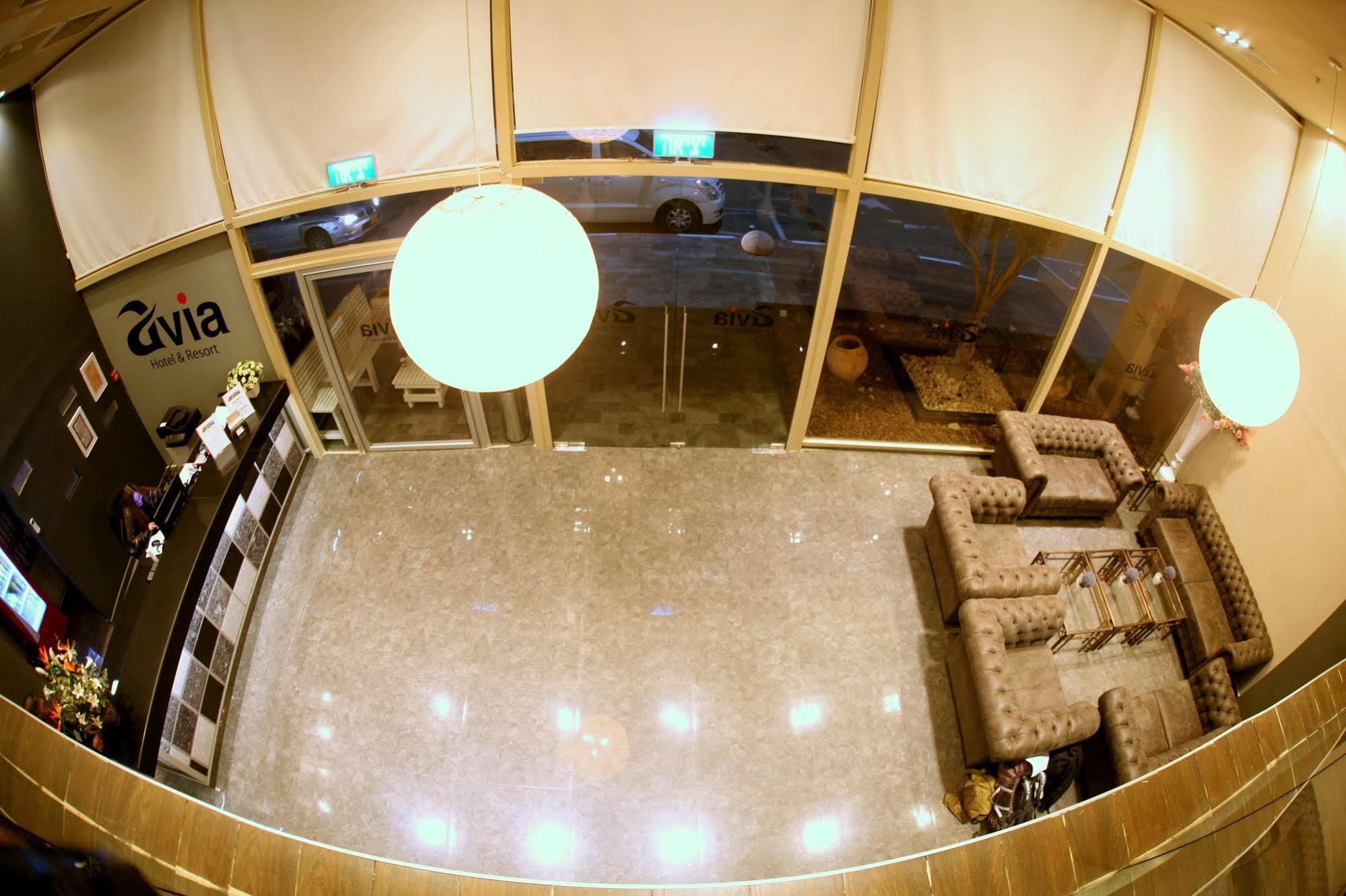 Avia Hotel & Resort Yehud-Monosson Buitenkant foto