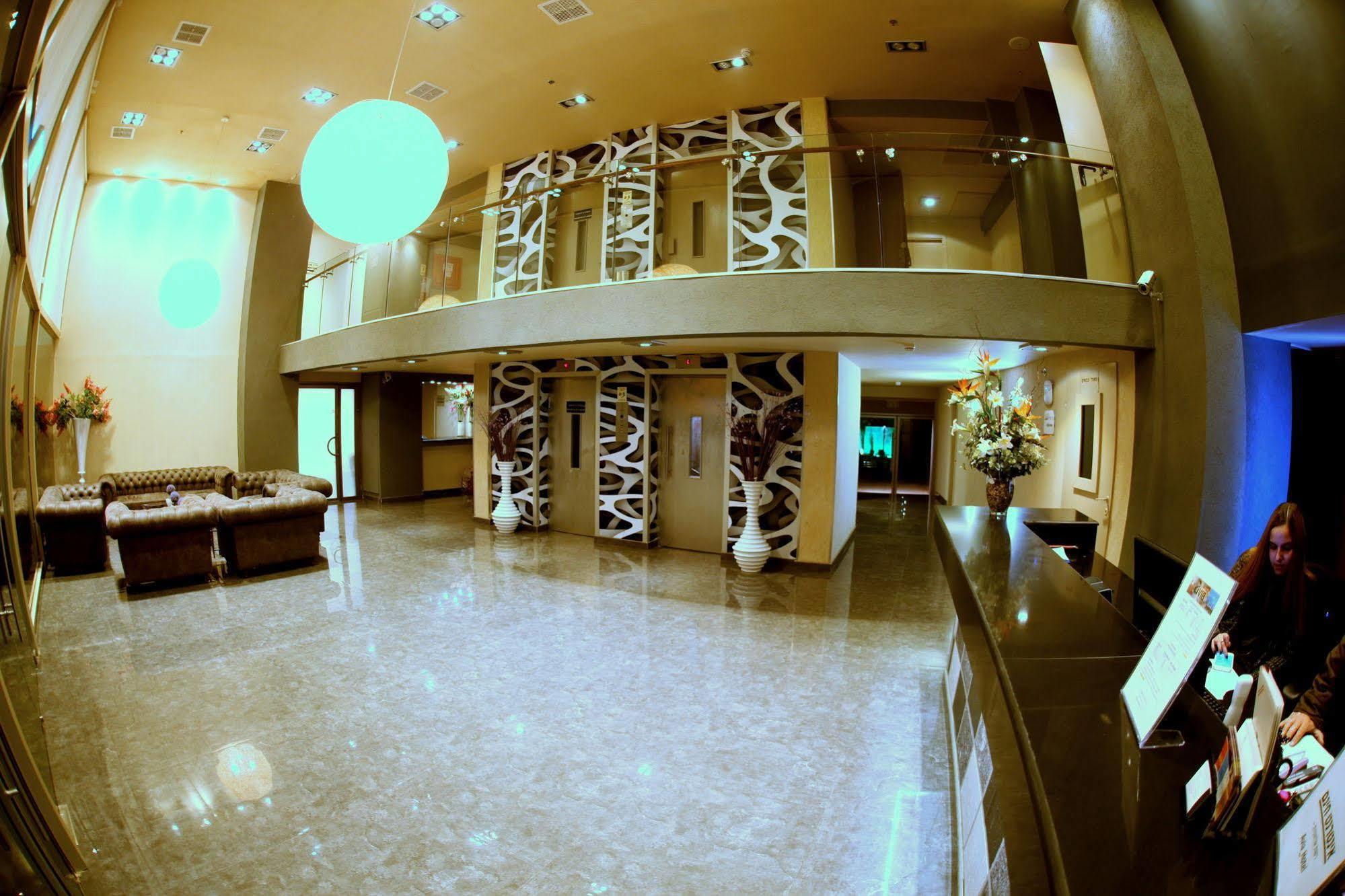 Avia Hotel & Resort Yehud-Monosson Buitenkant foto